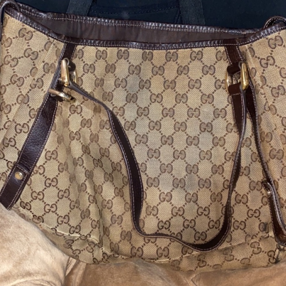 Greatly worn authentic vintage Gucci handbag
